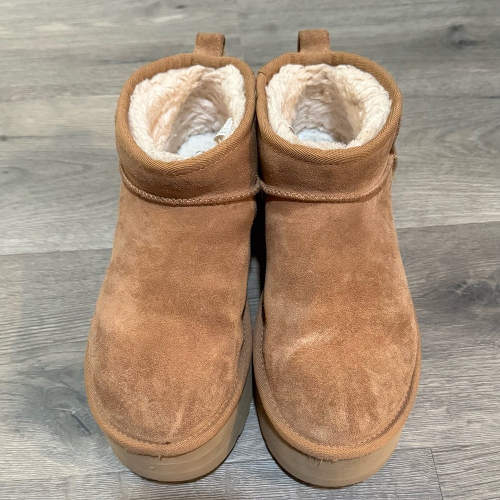 Classic Ultra mini platform Ugg boots, Chestnut brown, women’s size 8